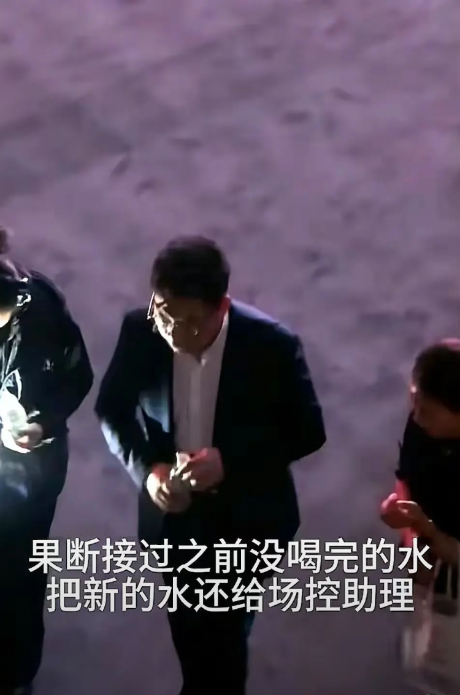 余承东现在真是人红是非多！
发布会没结束呢，
各种类型的新闻稿就出来了！
更无语