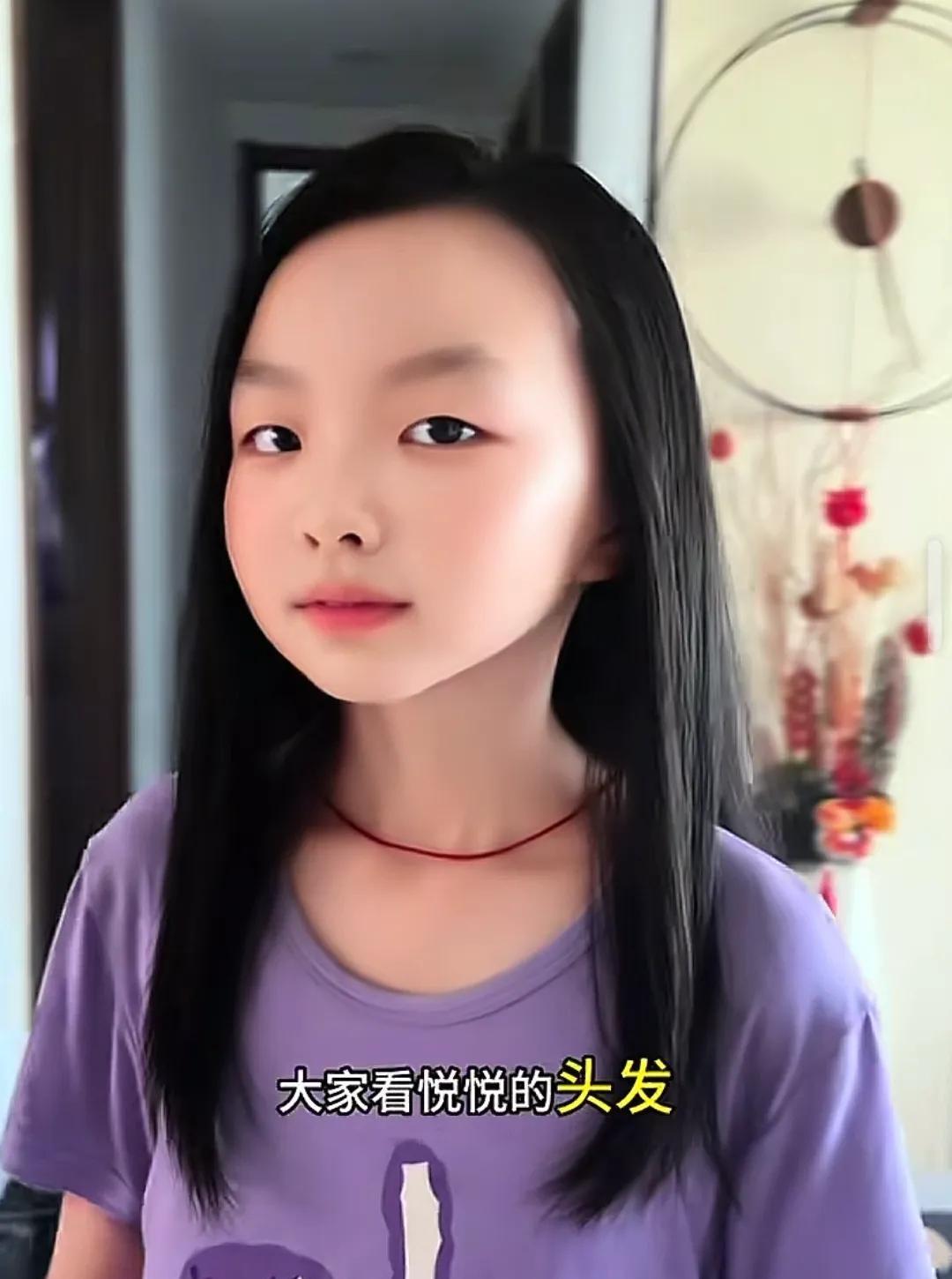 田静这是第三次在推销他的吹风机了，
估计前两次效果不佳，
没人下单，
今天特地让