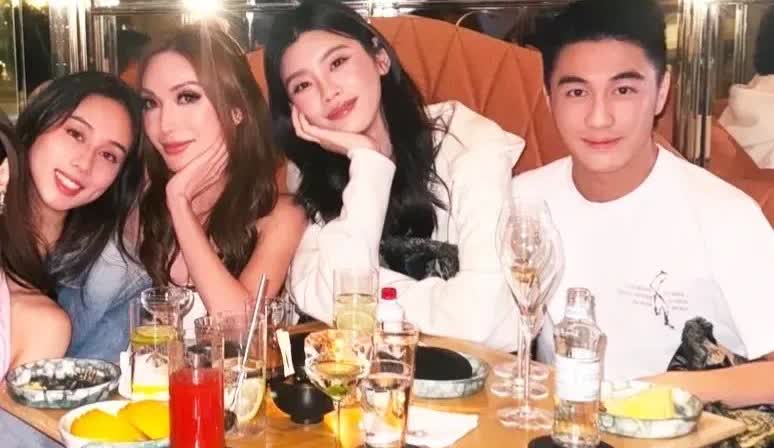 近日，奚梦瑶与何猷君为二房外甥女何锶珩庆生，现场氛围超赞。何锶珩作为何超凤之女，