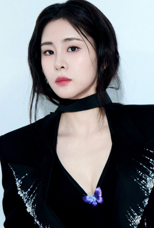 张碧晨的黑色套装，这状态真不错！