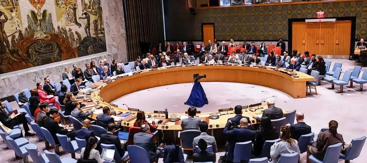 美代表在会议上咄咄逼人，中方拍案而起反击：全场鸦雀无声！  
7月22日，在一次