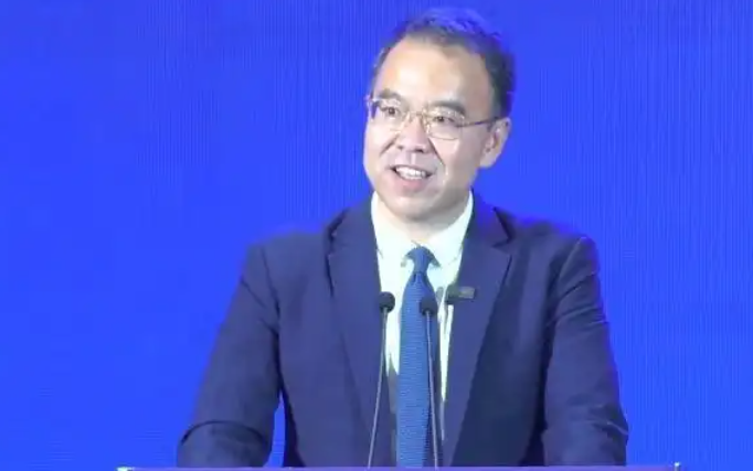 吉利对比亚迪亮剑“要打赢”，比亚迪该如何反击？吉利汽车杨学良公开发布“要打赢”三