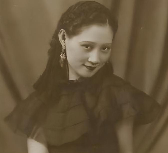 1946 年深夜，戴笠对陈华说：“华妹，我的一半江山是你的了，我真的要走了，如果