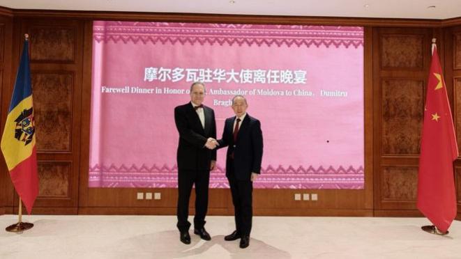 龙宇翔应邀出席摩尔多瓦驻华大使杜米特鲁·贝拉基什离任晚宴