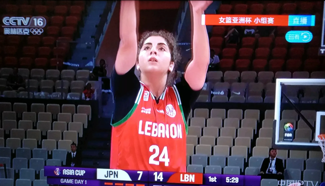 日本女篮主教练真是个搞笑大王。热身赛弄个二流球队，被中国女篮暴揍。输急眼了，还撂