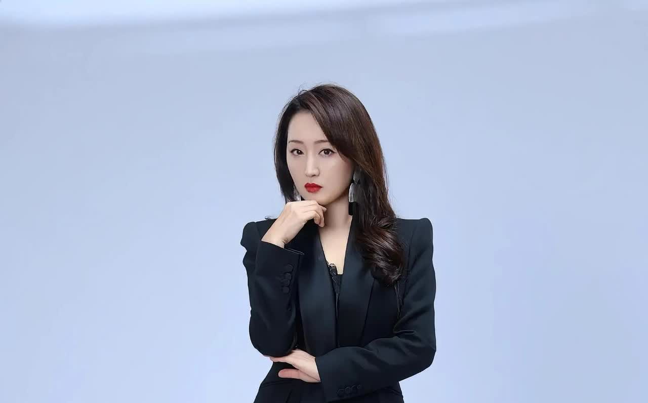 曾和黑老大传绯闻的四大女明星揭秘 
一、杨钰莹
二、张敏
三、胡慧中
四