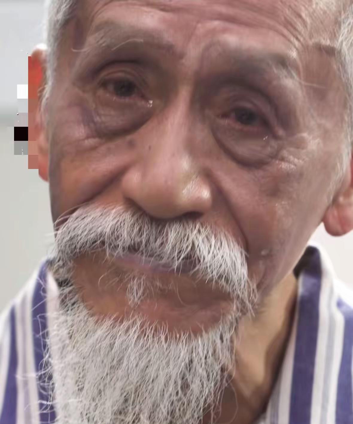 陈彼得的义子说
我父亲临终前，亲口跟我说了
父亲这辈子虽然离开家乡几十年，但是他