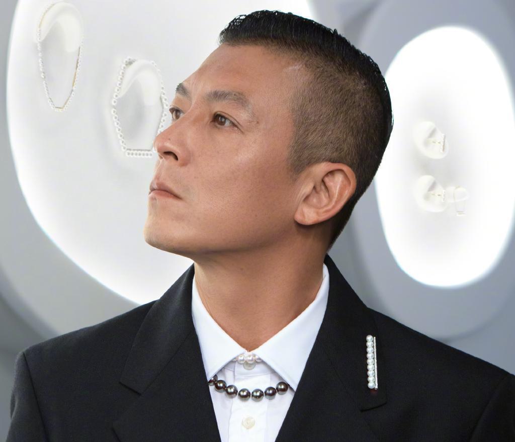 #陈冠希怒怼空乘安排日籍乘客优先下#
    男人至死是少年，陈冠希这个性子，真