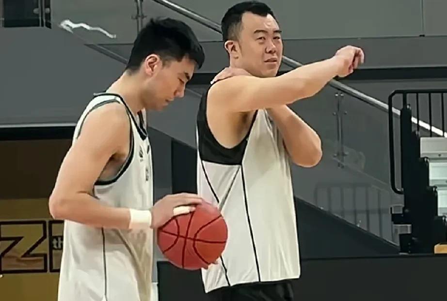就是这个机会，辽宁男篮终于等来了这个机会！
辽宁男篮半决赛的两场溃败，让辽宁队整