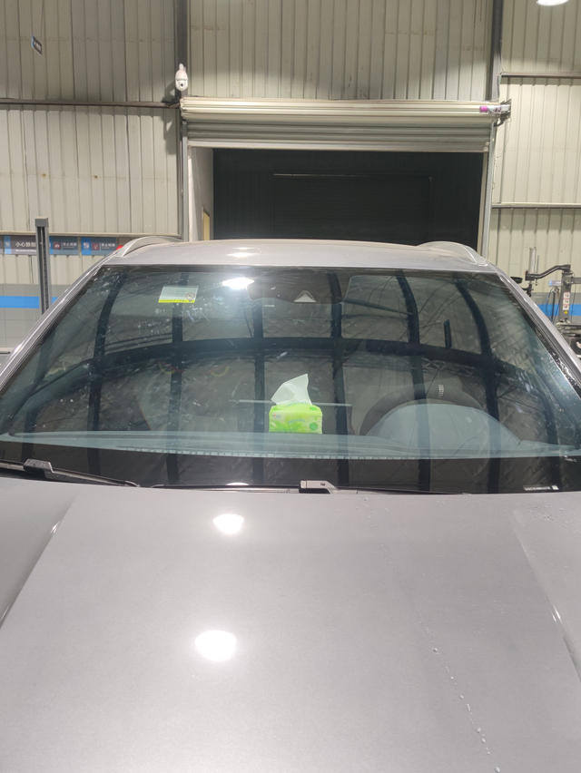 比亚迪4儿子店技术和服务真不行
新车半年结果前档玻璃报废，原因竟然是4儿子店给保