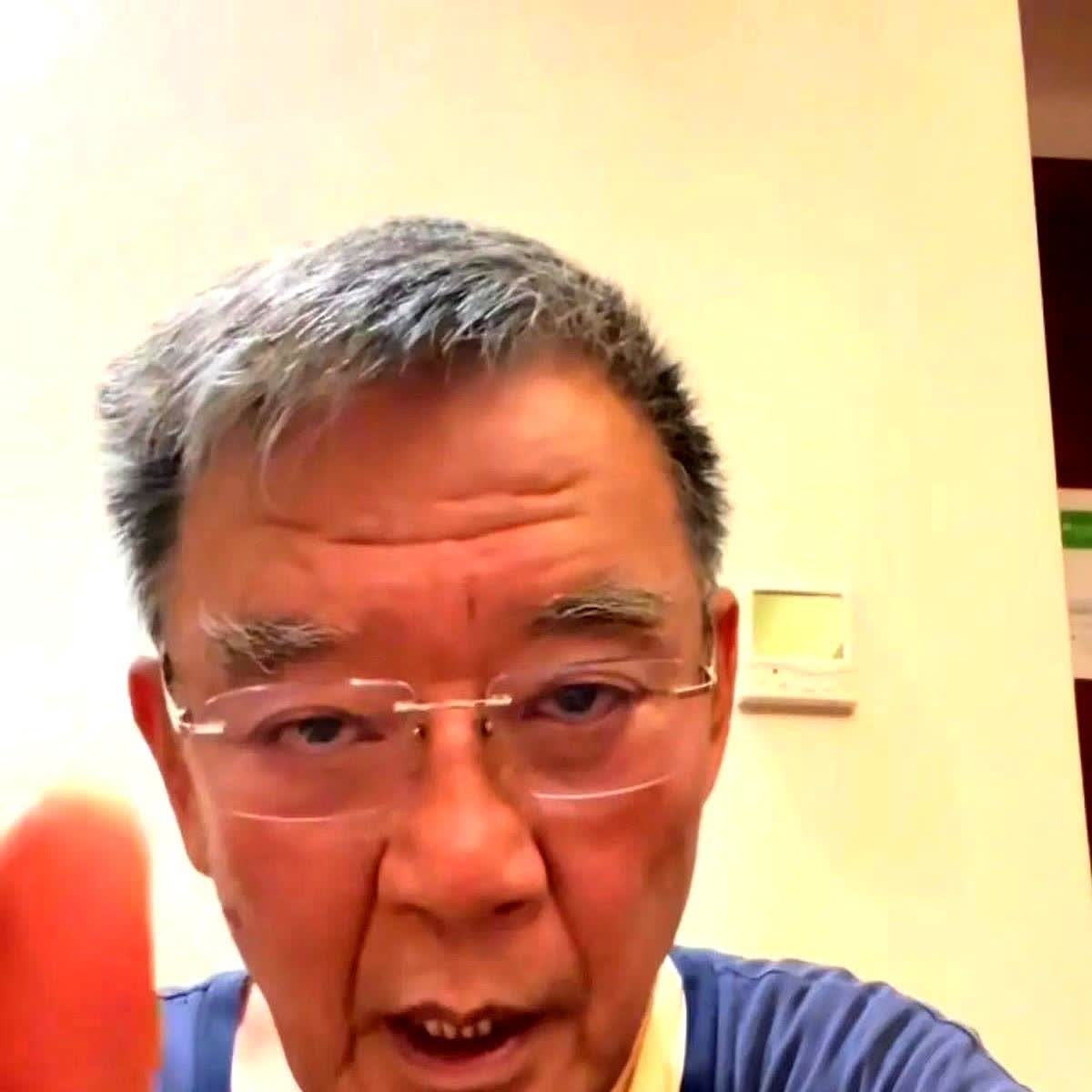 老戏骨李立群被网友问“缺不缺钱花”的时候，直接摆手说：“不缺！我都演一辈子戏了，