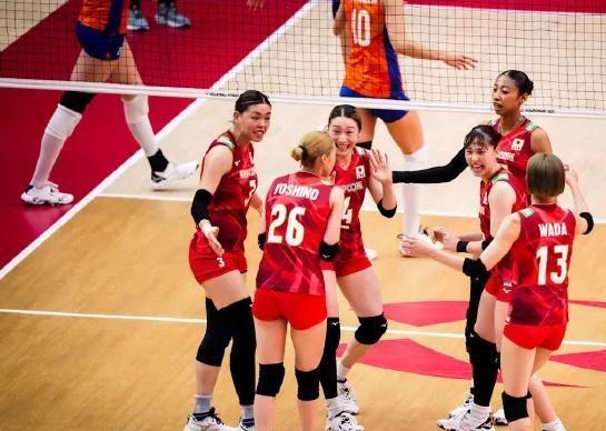 日本女排3-2击败荷兰！晋级世锦赛四强！中国女排未来何去何从！难道中国女排在亚洲