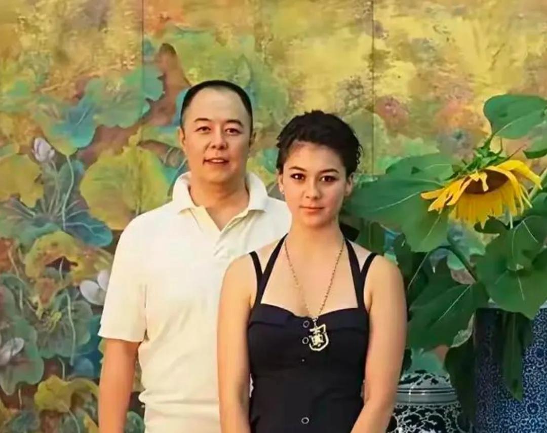 张铁林和他的女儿，闺女张月亮虽然是混血，但相貌柔美，漂亮可爱