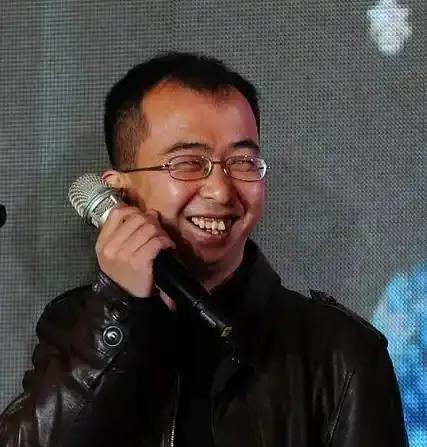 “这可不就是一朵鲜花插在了牛粪上嘛！”2022年，有着10亿身家的男星巨兴茂和大