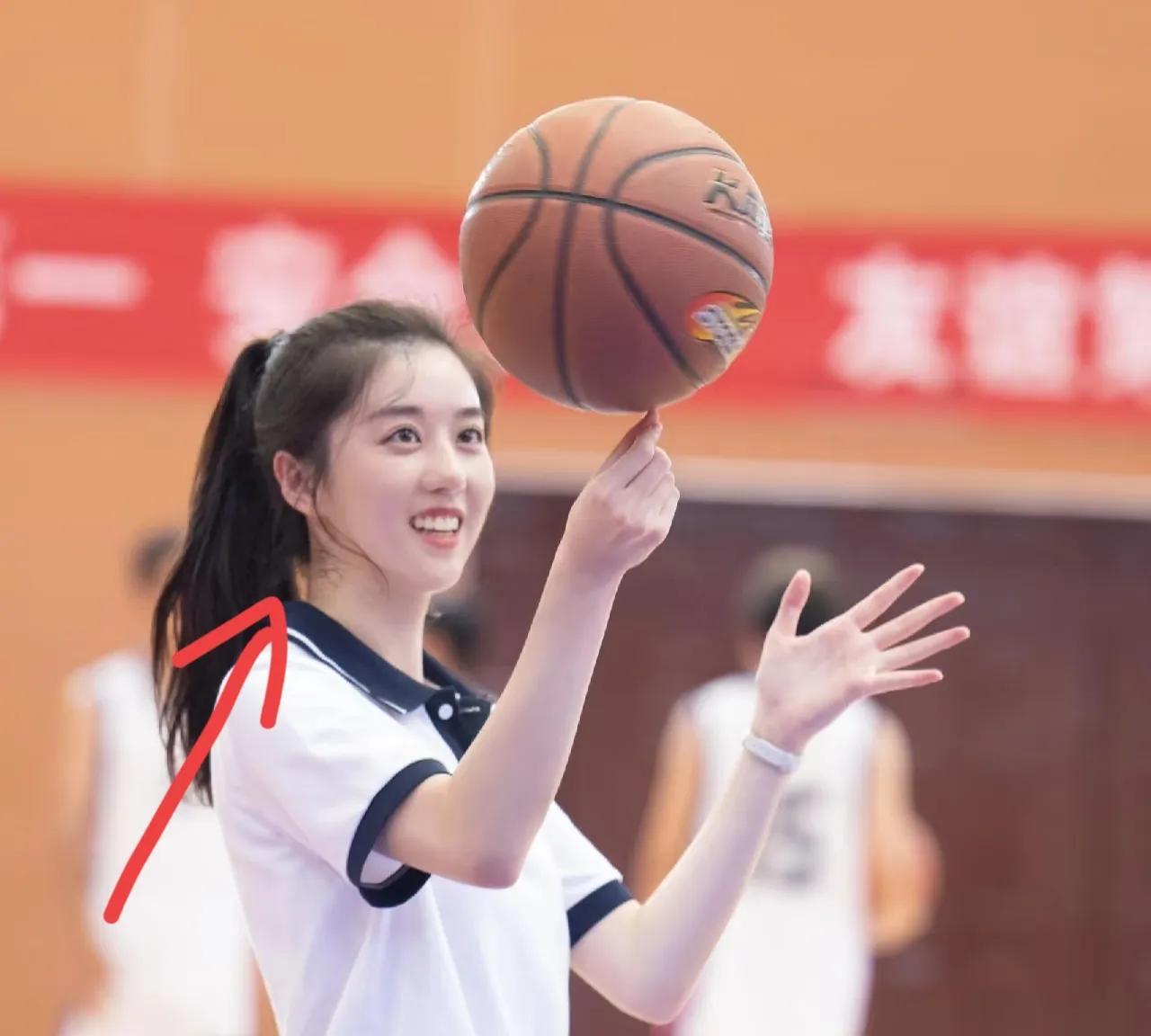 华裔演员李凯馨走了，
不是离开剧组了，
而是这件事之后，她终于可以回去她的老家新