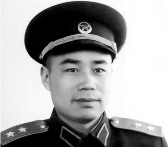在第二野战军，王近山和杨勇争兵团司令，为什么没有成功？

杨勇1913年出生在湖