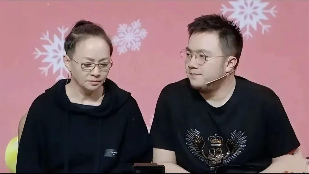 一次，宋丹丹要给巴图买一辆一百多万的路虎，但巴图却赶紧阻止，他说:“给我买辆最便