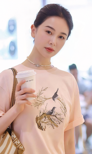 左小青已经很难再结婚了，
原因很简单，不是因为她年纪大，
也不是因为她还爱高权健