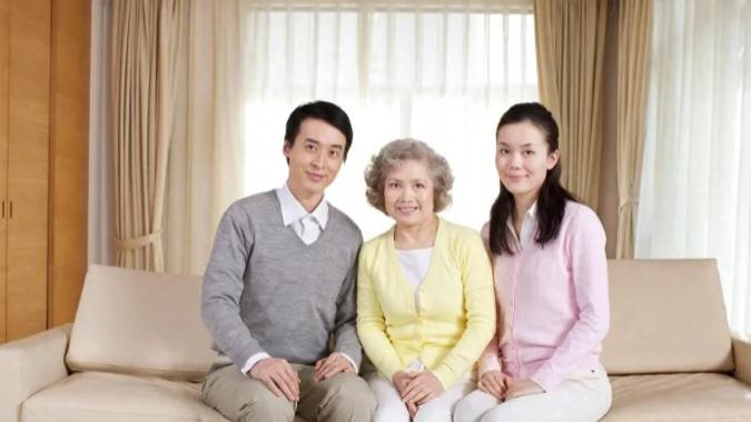 三八妇女节儿媳送了我一双鞋我很高兴，看到亲家母的朋友圈我怒了