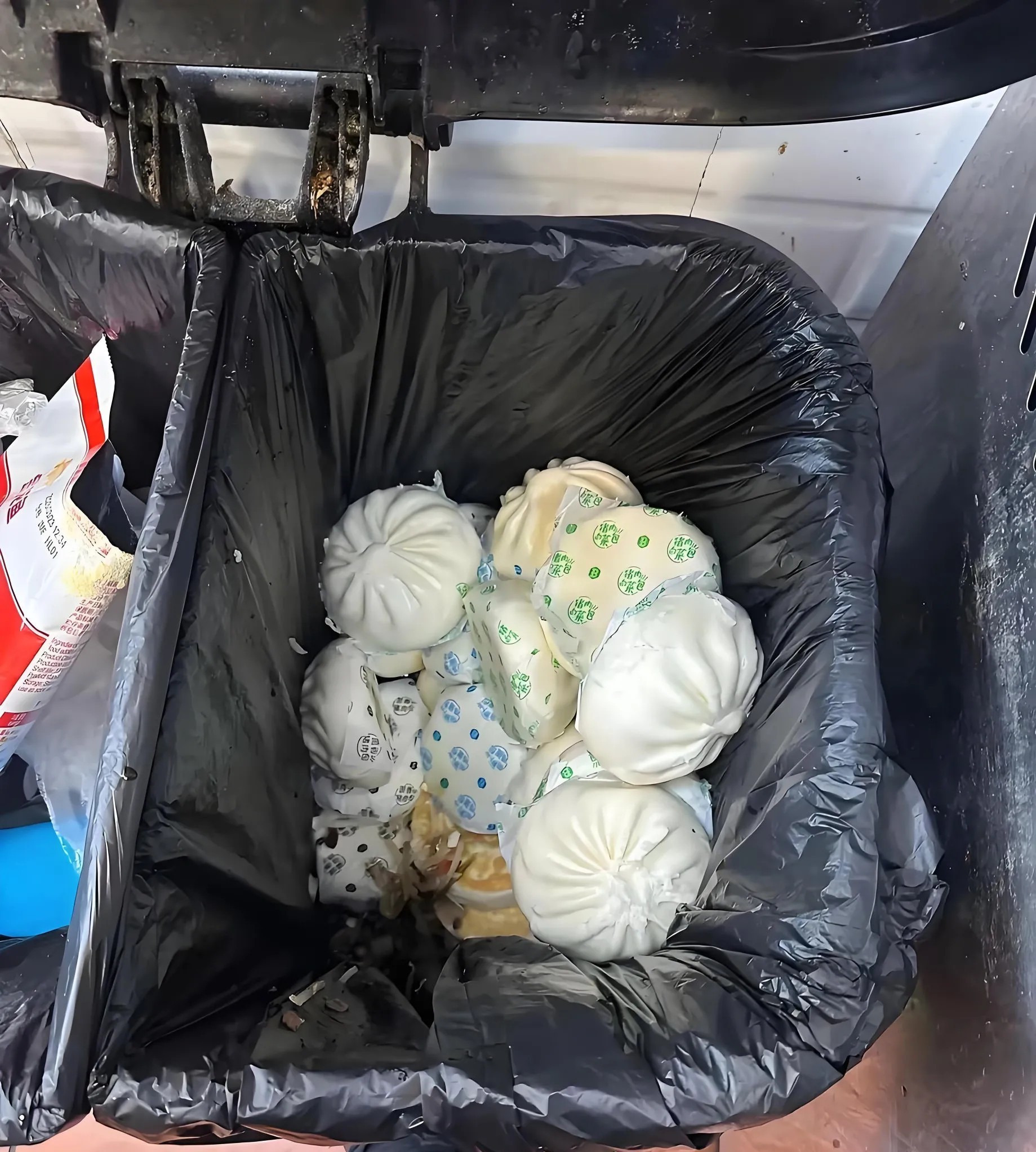 没良心的商家，你们做的自己就不吃
