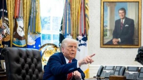 是否对伊朗开战，特朗普一变再变，做好两手准备的美国，在怕什么