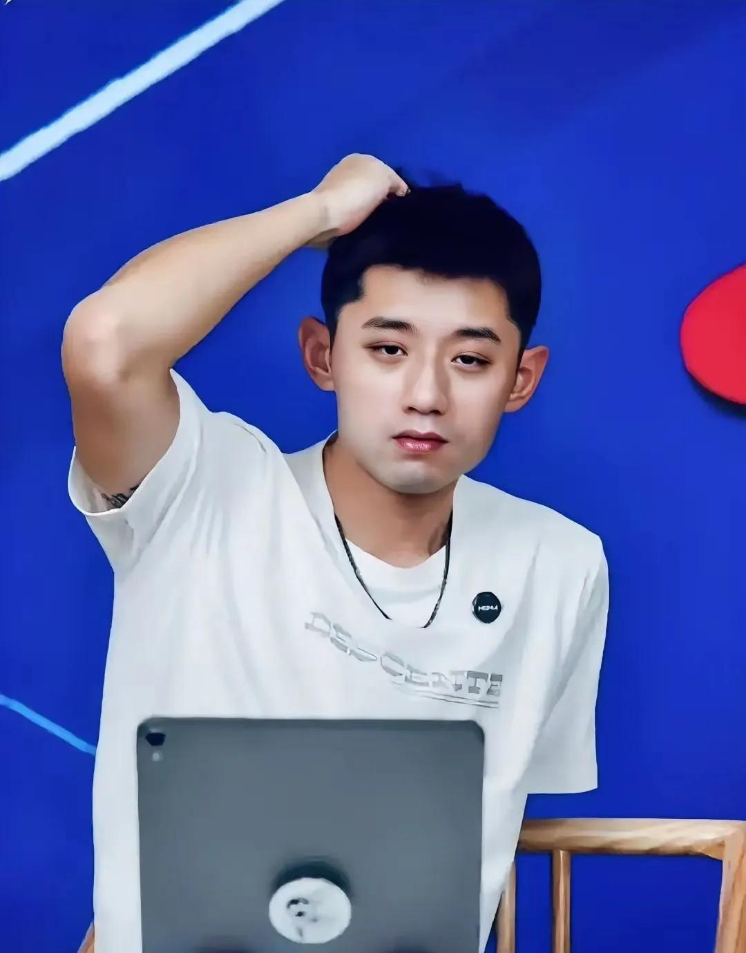 看一个人，就要看他的低谷期，