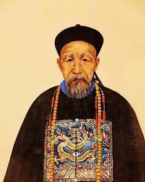 李秀成被俘后，曾国藩连忙从安庆赶来。牢房里，一张破旧不堪的方桌，两把圆凳，曾国藩