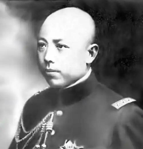 1927年5月，唐继尧呕血而死，临死前对龙云说：“你好好干。”对另外三个镇守使，