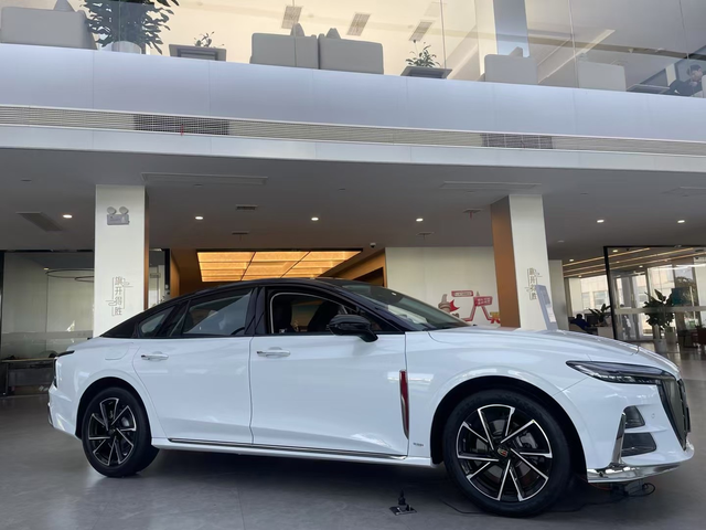 红旗h6真不错

我自己的感受，行驶了1120km，至尚红旗H6
(动力方面)运