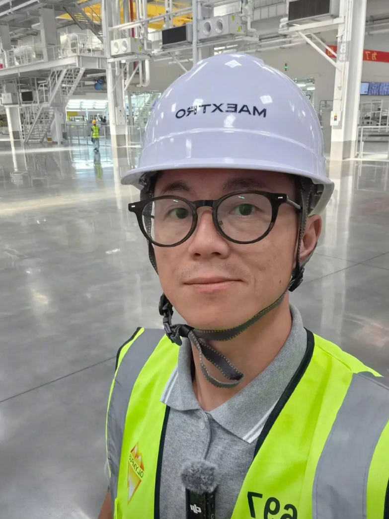 充值到场:  陈震不想等了，带着安全帽，来到尊界厂里，看看怎么回事！

今天中午