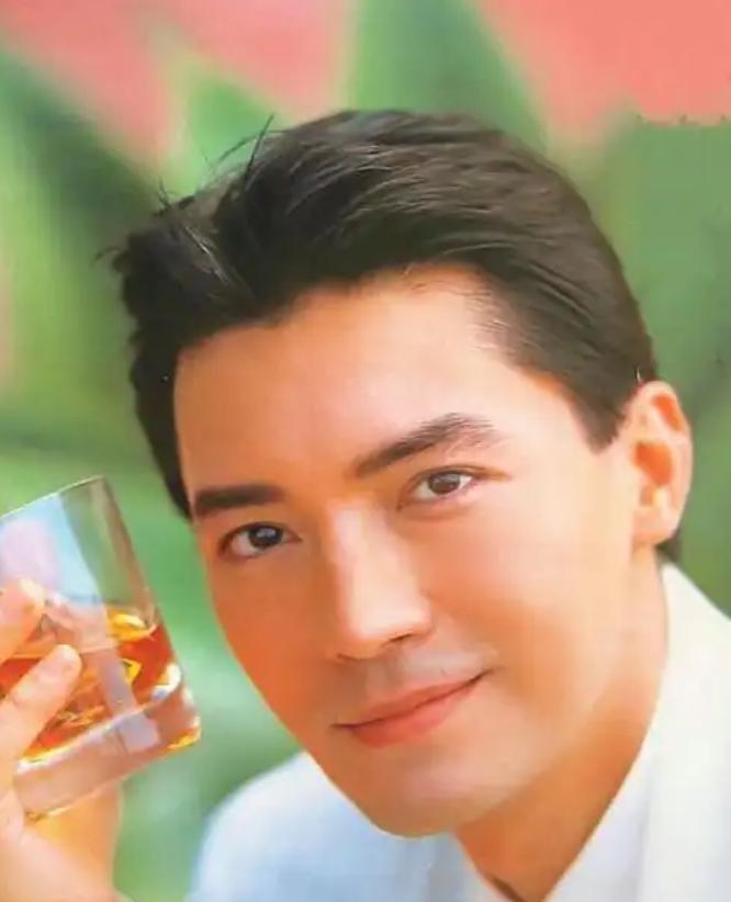 2006 年，一次采访时，尊龙对记者说：有很多女演员想要跟我生孩子，她们说：“你