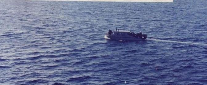 1988年3月14号，刘华清正在开会。突然有人急忙地跑进来，说道：＂南沙打起来了