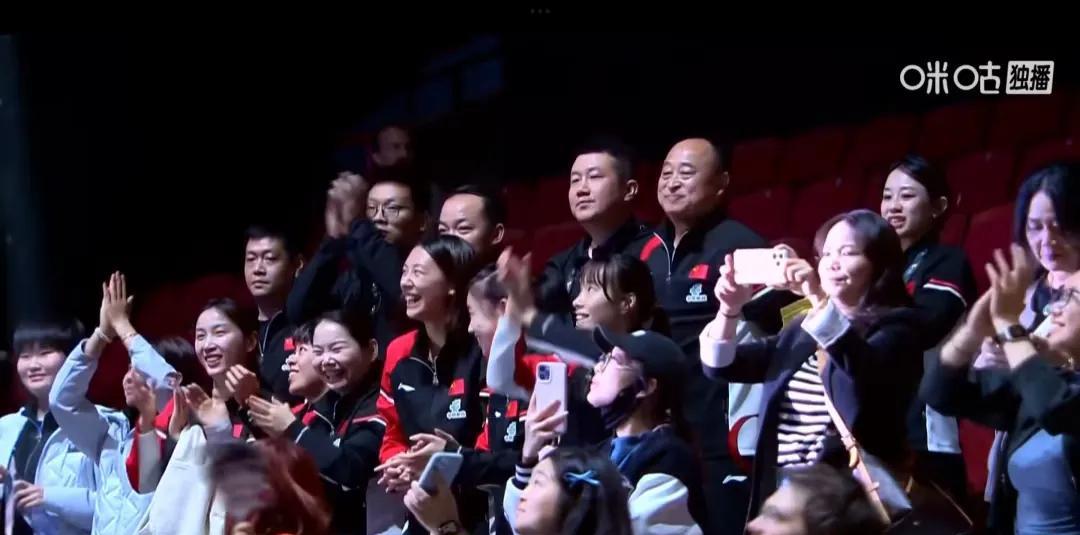 国乒最强女双王曼昱/孙颖莎如愿以偿拿到WTT瑞典大满贯女双冠军后，采访中感谢整个