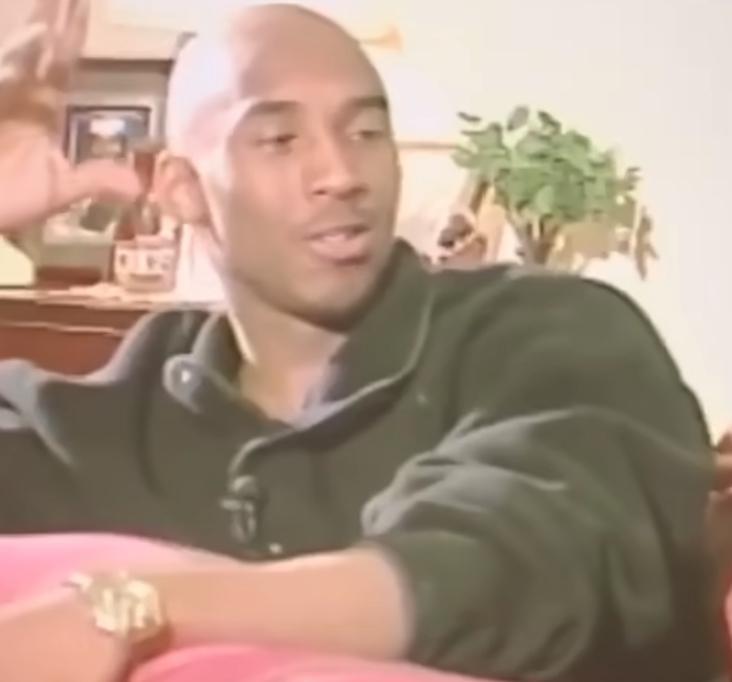 科比：我不想被当作明星，我待人友善！
在1996年，科比刚进入联盟接受采访，谈及