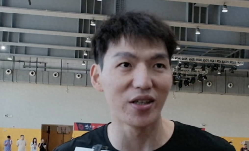 浙江稠州男篮球员吴前在接受采访时表示，希望中国男篮能战胜澳大利亚夺得亚洲杯冠军；