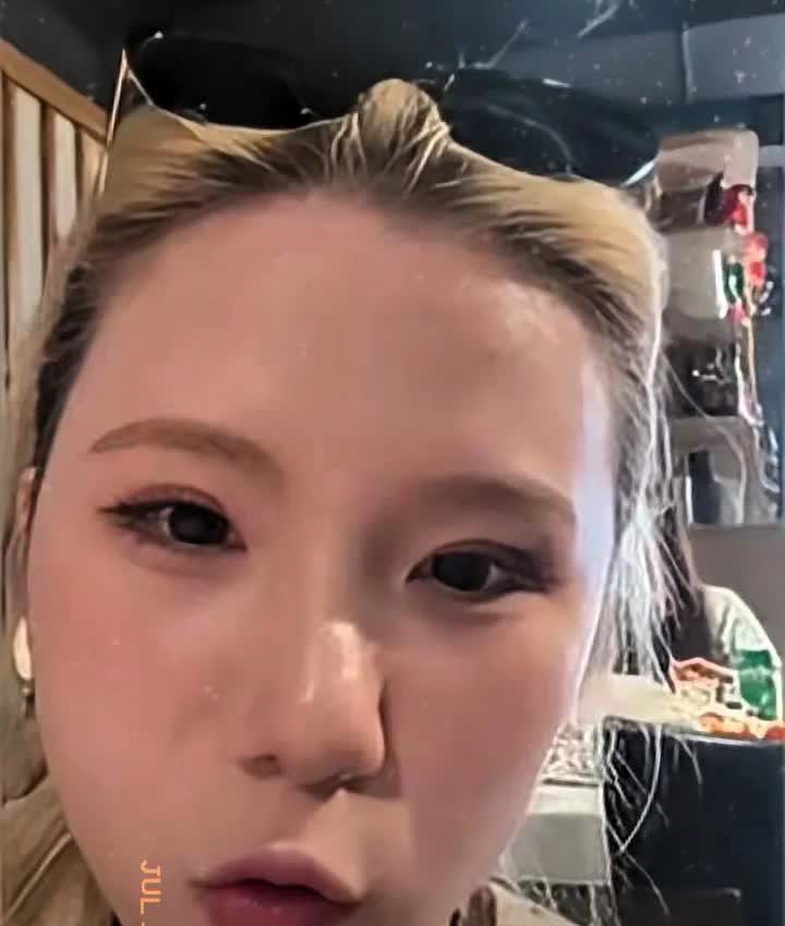 海外游又出事了！

这次轮到了在梵蒂冈的旅游团。

游客们正吃着午饭，停