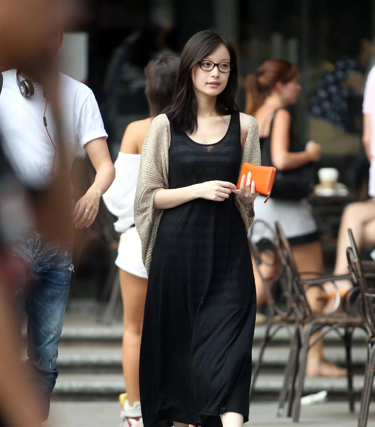 2012年的倪妮生图也太能打了吧！颜值和气质真的绝了～果然气质是天生的。
那时候