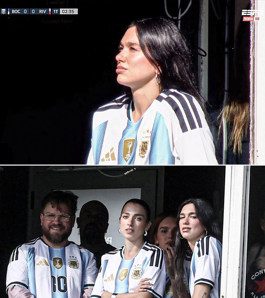 阿根廷国家德比博卡vs河床影响力太大了，连英国歌星杜阿·利帕都被吸引来看，还穿着