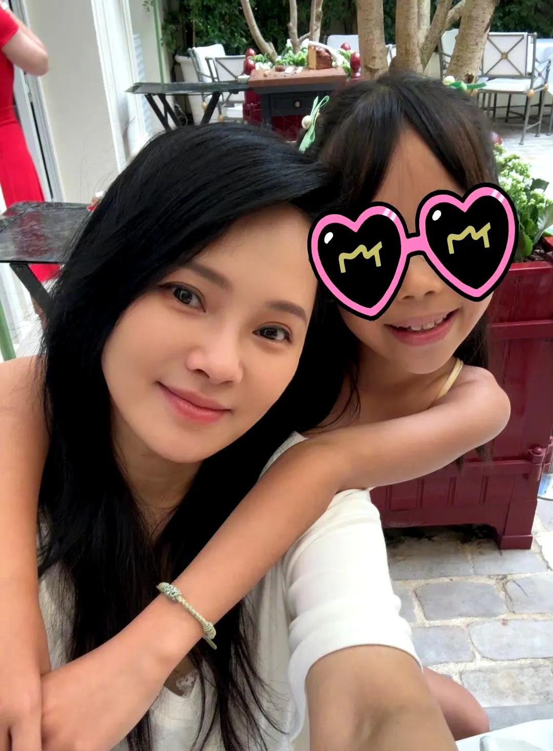 看到这截图笑出声，秦昊这句“她就是要东西时找我”也太真实了，女儿真是妈妈的小棉袄