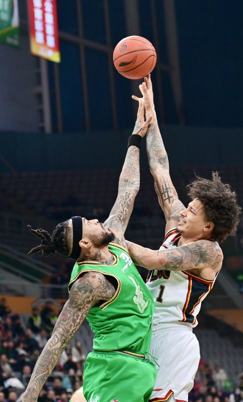 1月4日，在2025-2026赛季中国男子篮球职业联赛（CBA）常规赛第10轮比