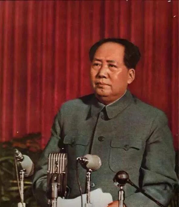 1961年，美国侵略越南，越战一触即发，毛主席警告美国：“不要越过北纬17度线，
