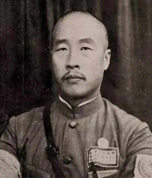 1938年，蒋介石设鸿门宴诱捕韩复渠，难道只因弃手山东？韩复榘明知自己犯错，为何