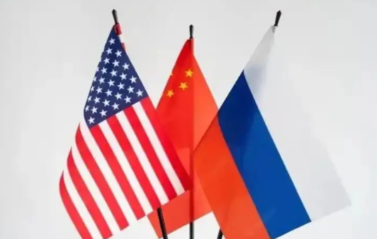 随着俄罗斯转向美国，我们就得要开始支持欧洲了。很多人搞不清楚，谁才是东大真正的长