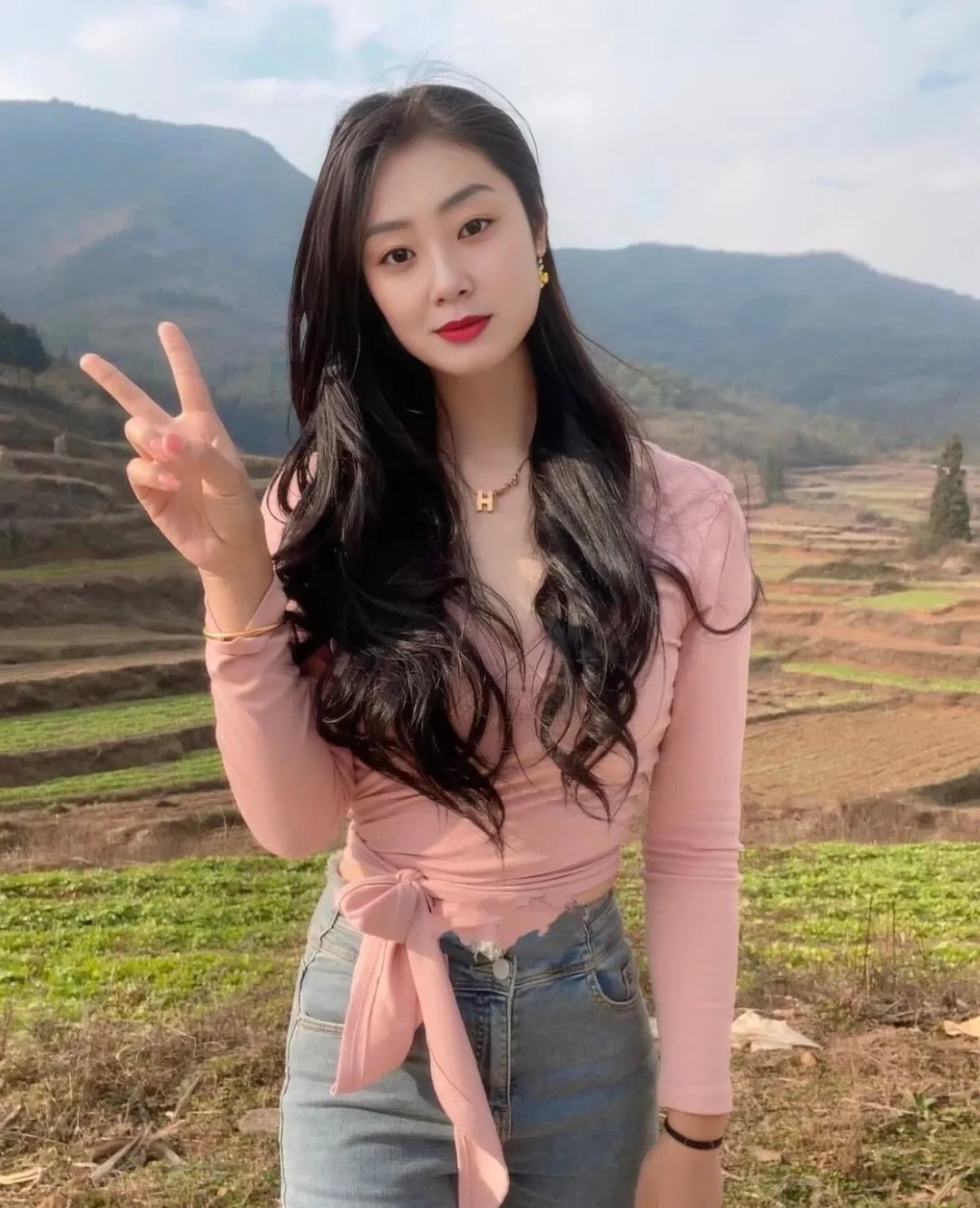 看见老公就烦
已经没有感情了
不想被他碰 不想跟他说话
给不了经济上的帮助
没有