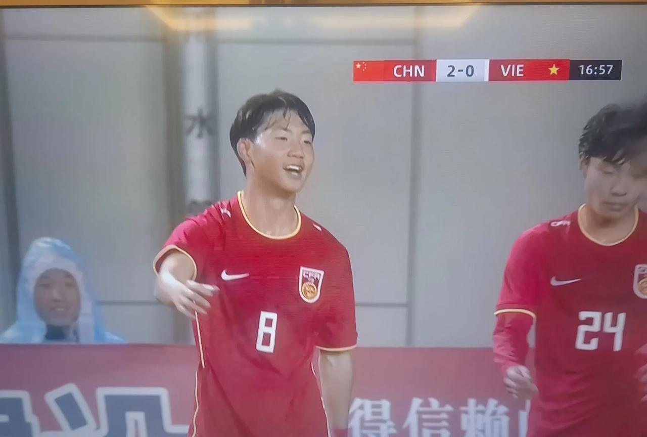 中国U16男足以2比0的比分领先越南队！为何中国的青少年队能踢得如此之好？可中国