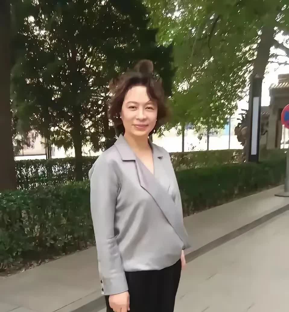 我不知道他叫什么名字？只知道他演过任长霞局长，让我看到她演技高操，并且记忆深刻，