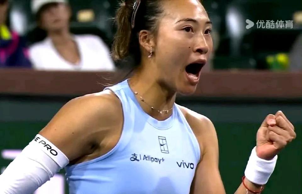 郑钦文的胸前logo，让人一眼就看出她的商业价值！
耐克、支付宝、vivo，每