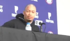 NBA常规赛，快船将在主场迎战活塞。
赛前，快船主帅泰伦-卢接受采访，被问到了打