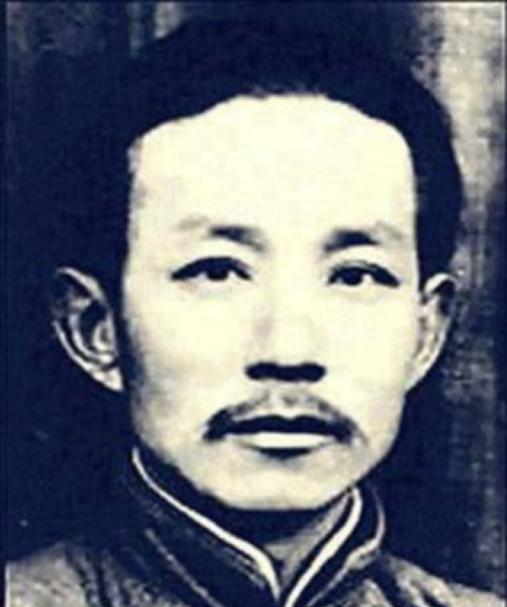 [太阳]1943年，新四军团长汤景延叛变，打死三名战士，带着六百人投敌，有人提议