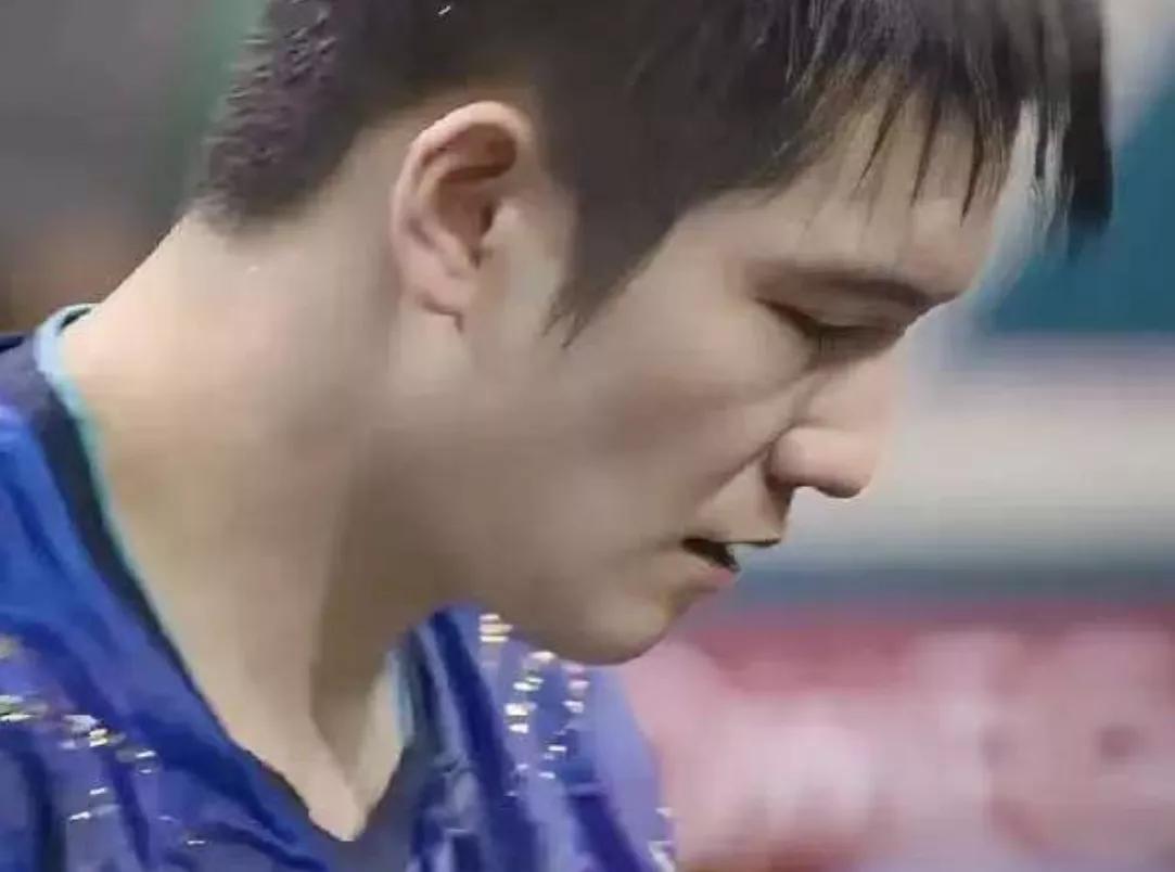 大家都知道了吗？?
樊振东又火了，?
又为祖国争得荣誉了，?
和日本队对决时衣服